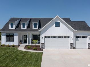 2 William Ct, Le Claire, IA 52753