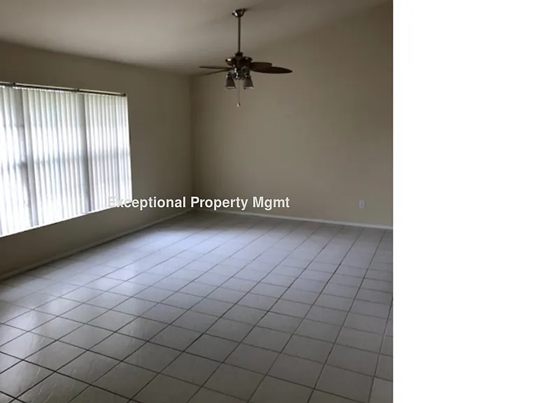 1715 SE 6th Ln — Photo 8