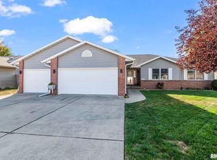1129 Woodhaven Ct, Chatham, IL 62629