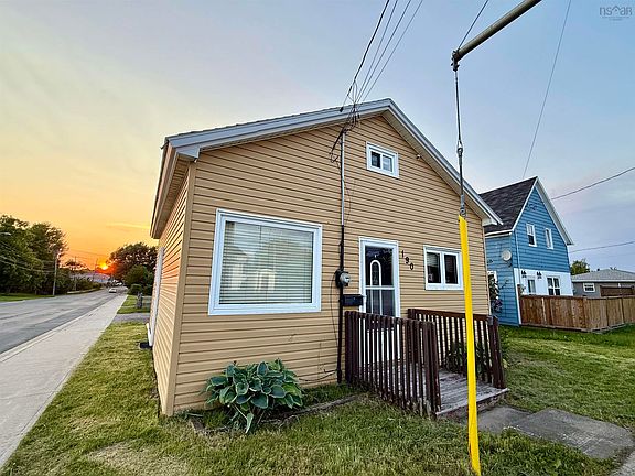 5th image of 190 Brookside St