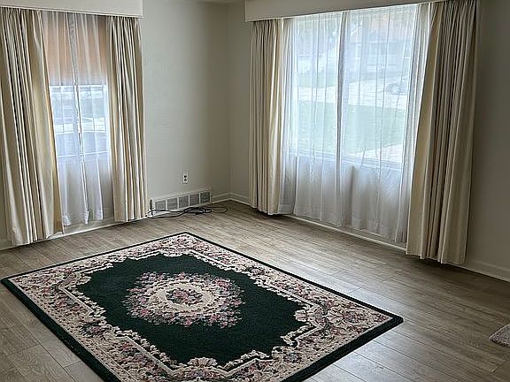 Living Room-vinyl flooring 
