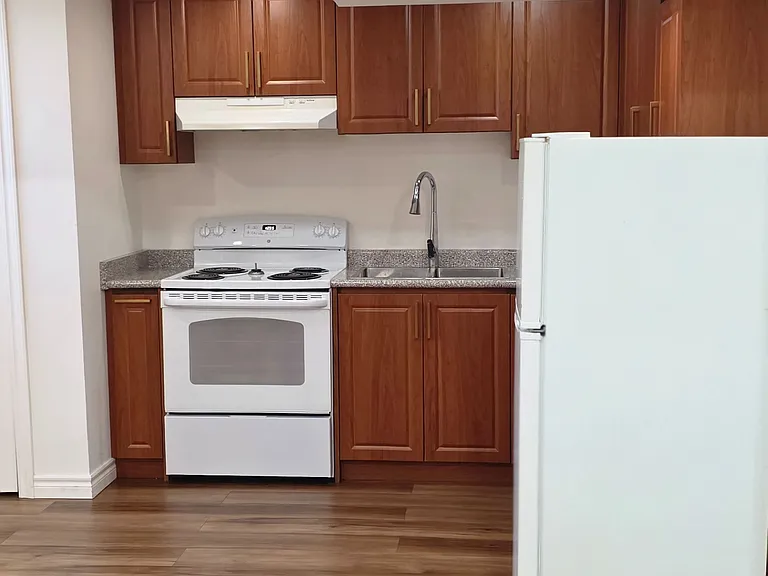 46 Cavehill Cres #BASEMENT — Photo 12