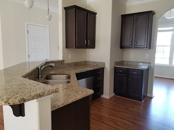 4th image of 159 Rowse Dr