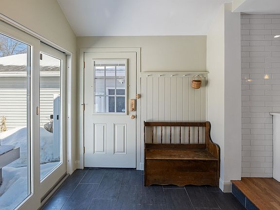 3rd image of 26 Eayers Pond Road