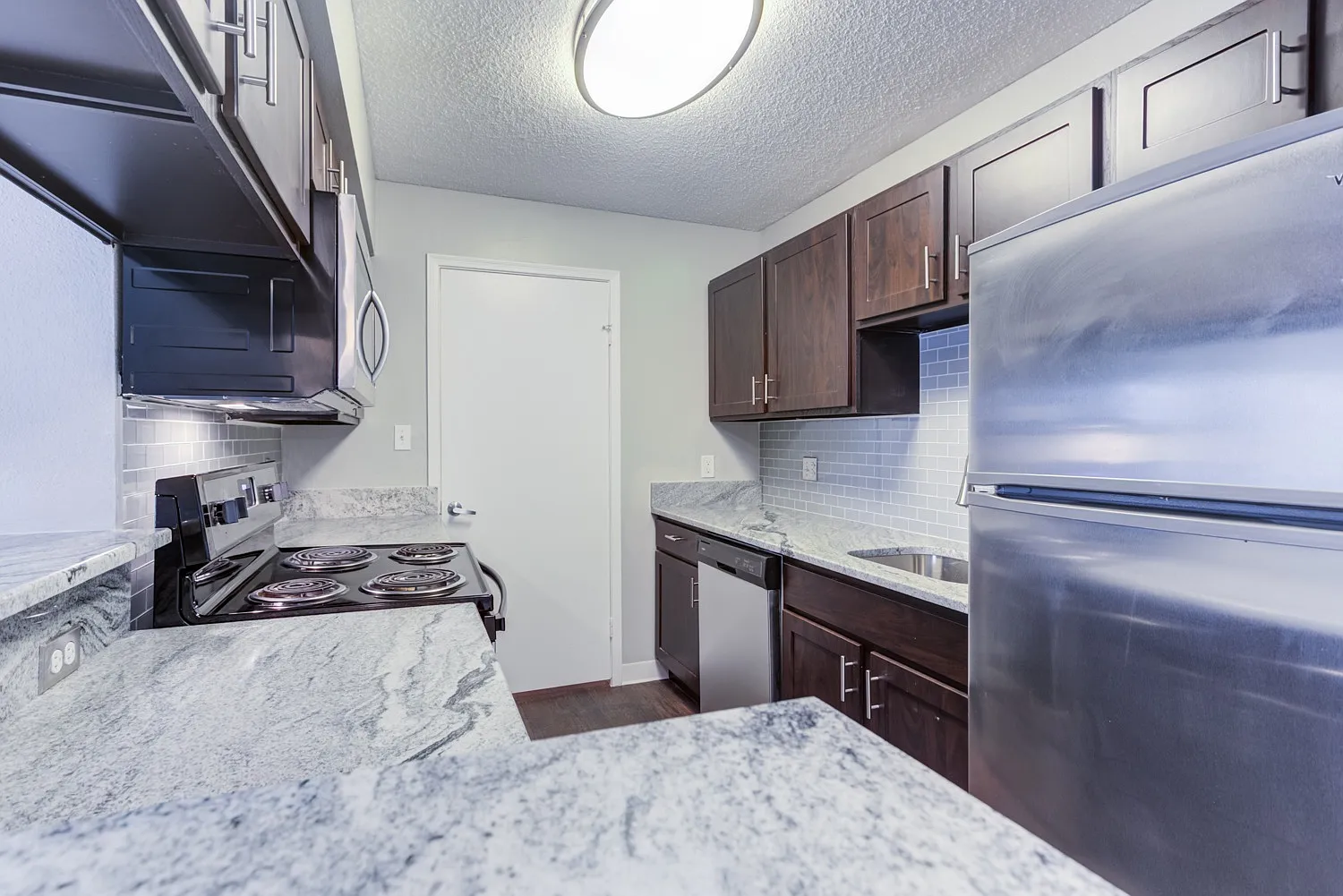 The Lakes of Schaumburg Apartment Homes — Photo 4