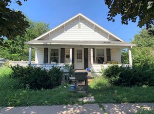 421 N 10th St, Wymore, NE 68466