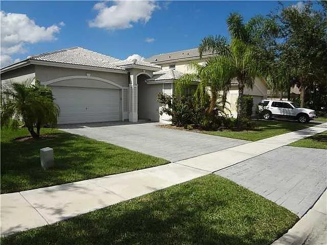 3 bed, 2.0 bath, 1848 sqft, $3,900 — Photo 1