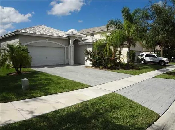 7953 NW 70th Ave, Pompano Beach, FL 33067