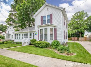 310 Lincoln Lake Ave SE, Lowell, MI 49331