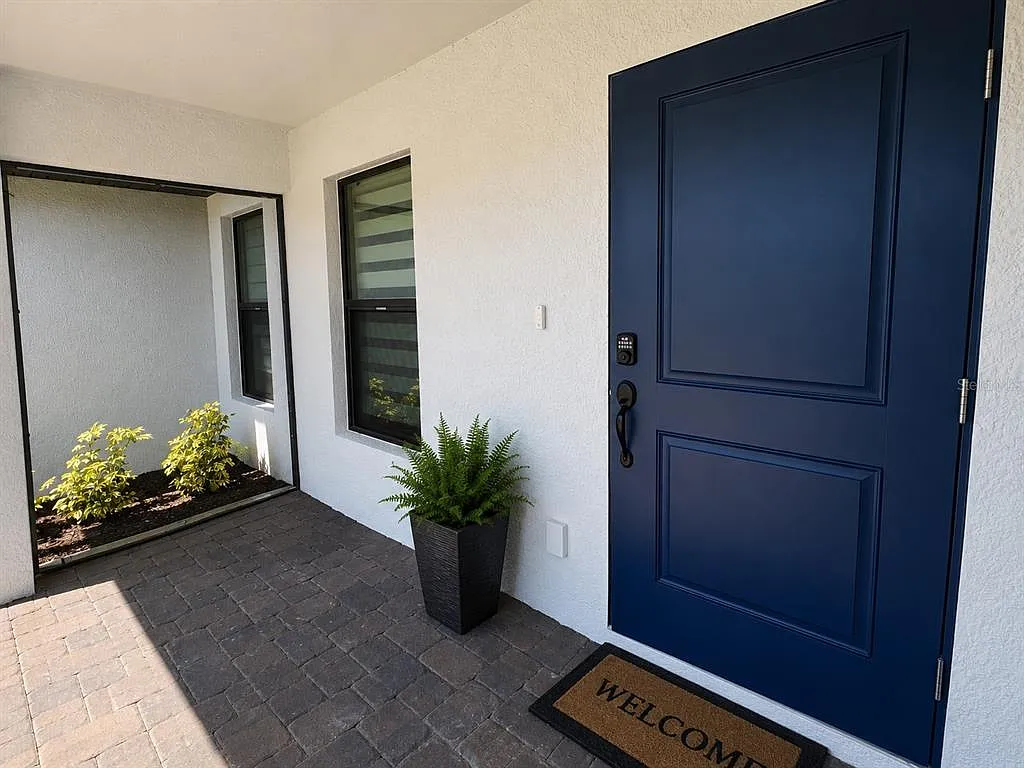 4 bed, 2.0 bath, 1829 sqft, $2,500 — Photo 3