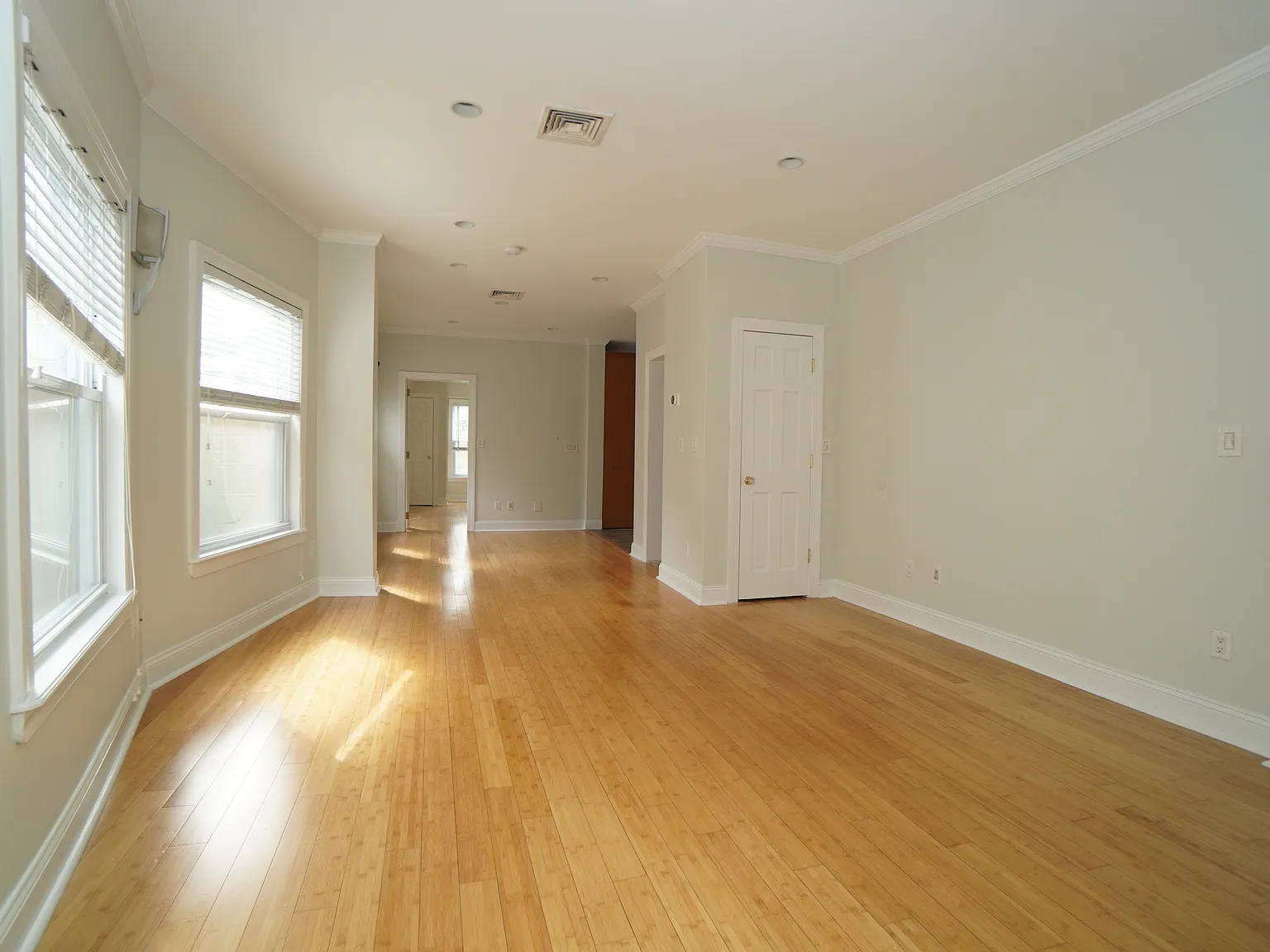 3 bed, 2000 sqft, $4,650 — Photo 2