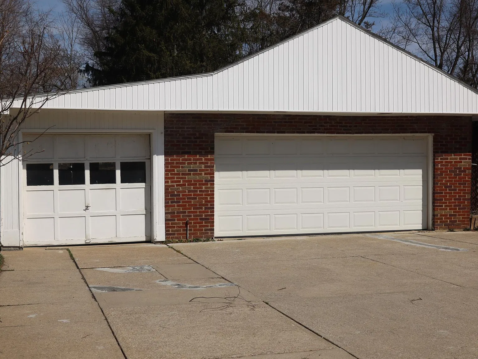 11530 W Sprague Rd — Photo 3