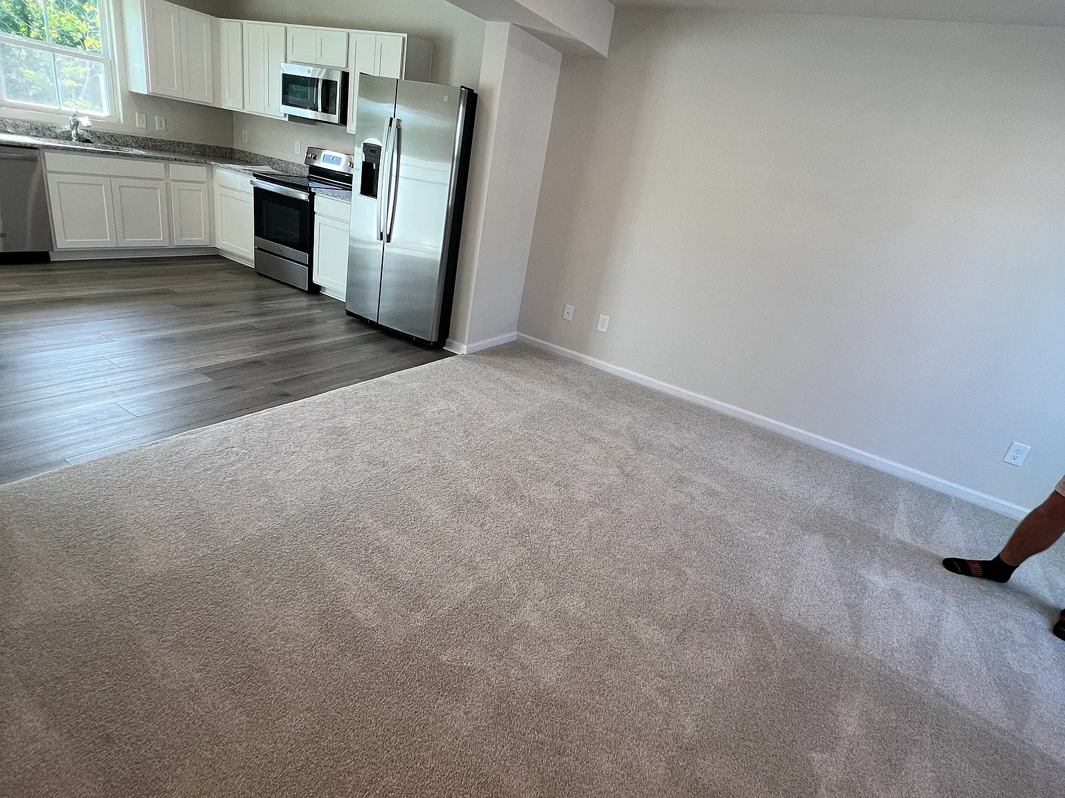 3 bed, 2.5 bath, 1220 sqft, $2,100 — Photo 3