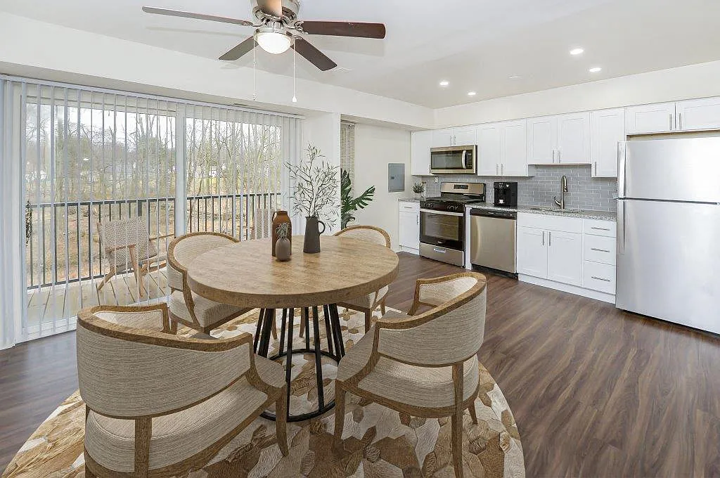 Brookside Manor Apartments and Townhomes — Photo 2