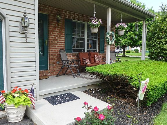 2nd image of 109 Carriage Dr