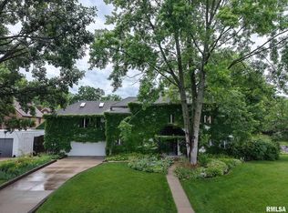 102 W Crestwood Dr, Peoria, IL