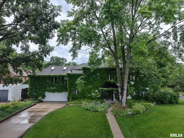 102 W Crestwood Dr, Peoria, IL 61614