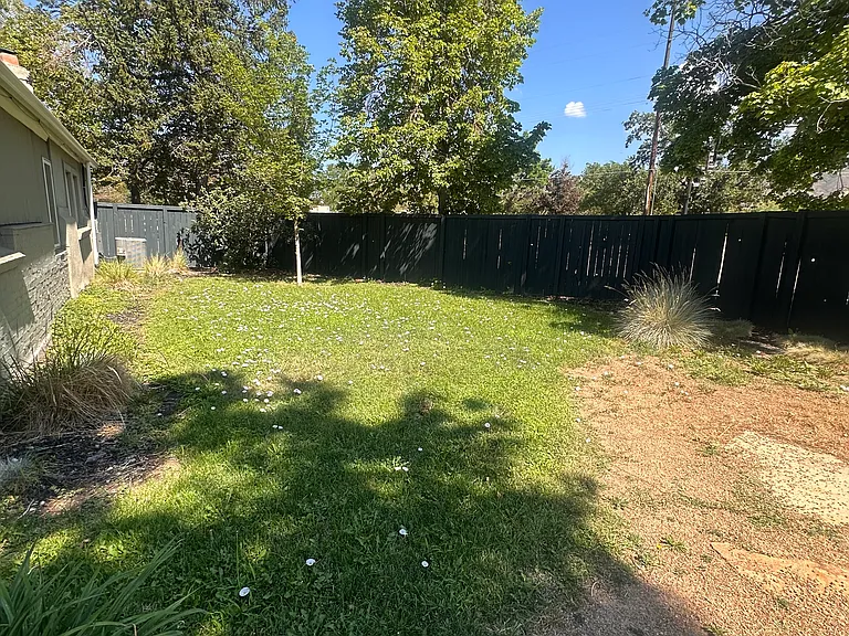 2230 E Sunnyside Ave — Photo 16