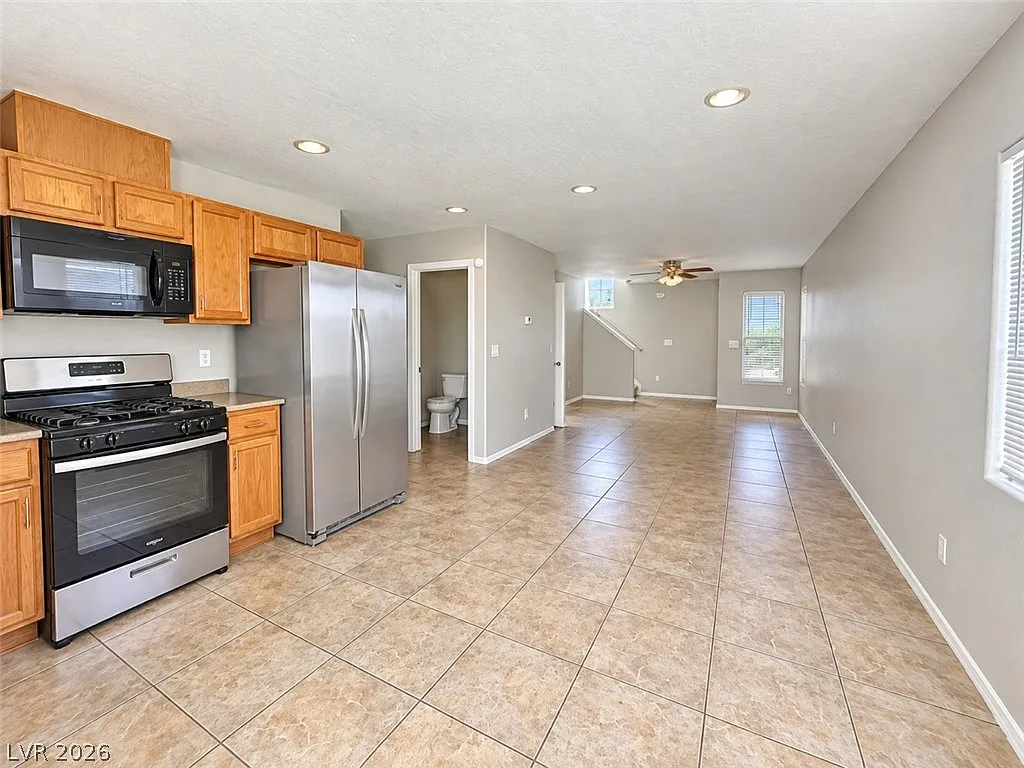 3 bed, 2.5 bath, 1319 sqft, $1,770 — Photo 4