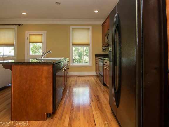 5th image of 3811 Greenway Dr