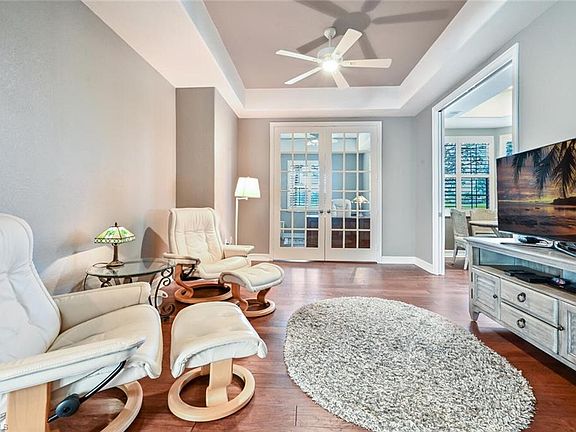 5th image of 4722 Stratford CT #1901