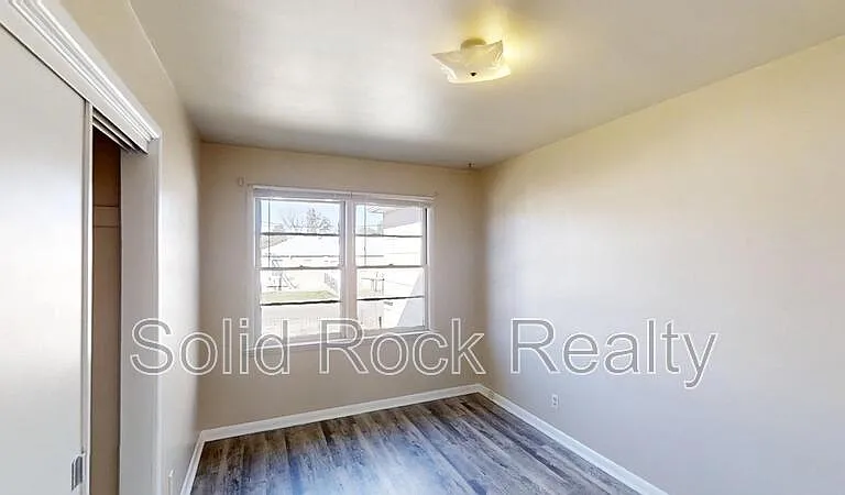 1214 Janes Ln — Photo 9
