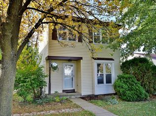 1018 Geneva Dr, Geneva, IL 60134