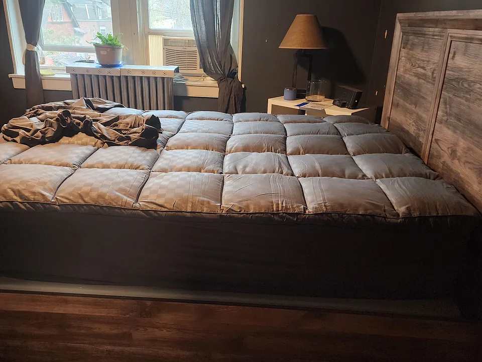 Large Bedroom on the 3rd fl with a queen size bed