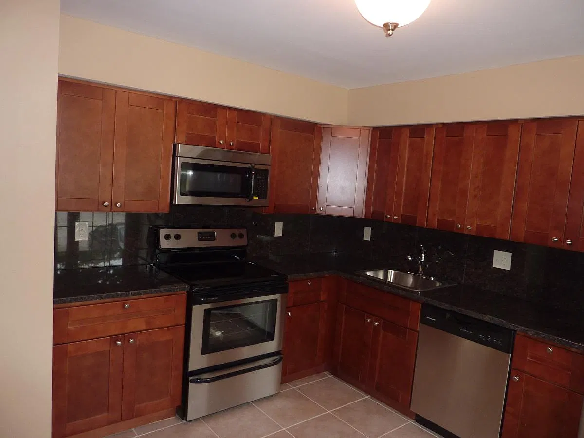 7677 Sheffield Village Lane — Photo 4