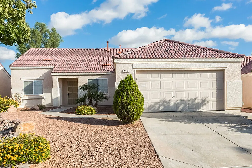 4 bed, 2.0 bath, 1646 sqft, $2,450 — Photo 1