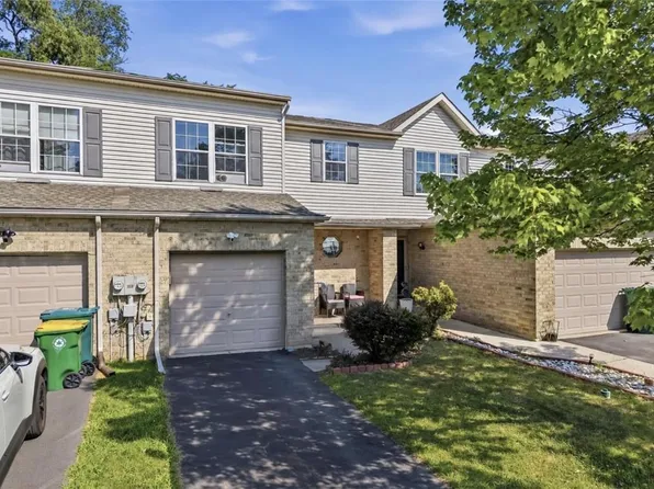 6652 Pioneer Dr, Macungie, PA 18062