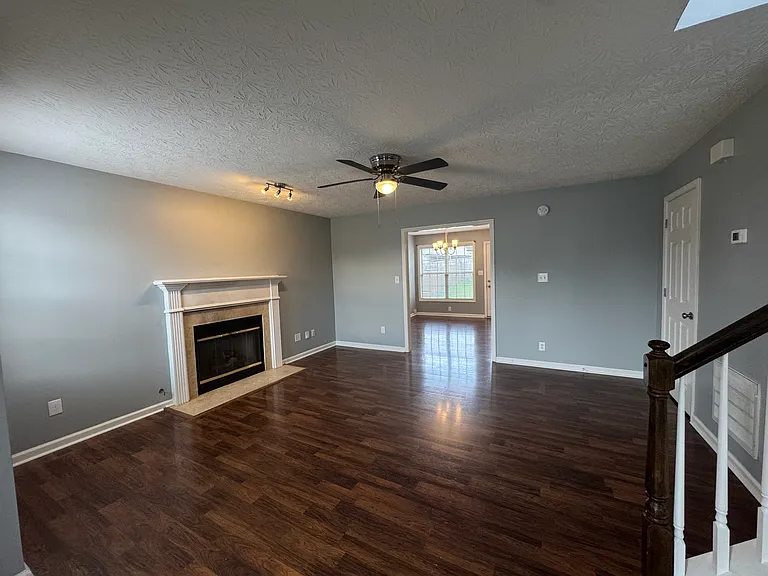 111 Warren Pass — Photo 2