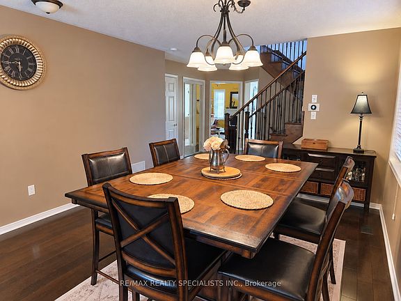 3rd image of 482 Grant Way