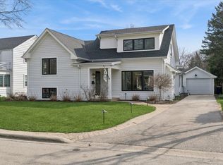 720 Ouilmette Ln, Wilmette, IL 60091