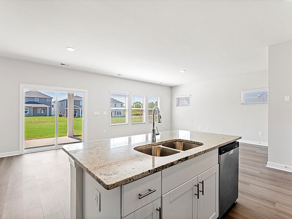 Welcome to the Lennon floorplan at Village at White Pine.