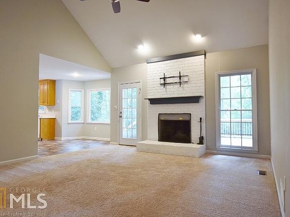 4th image of 121 Meadow Creek Dr