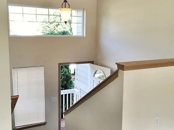 2nd image of 1110 Villanova St NE