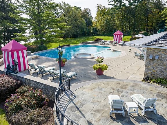 5th image of 3074 W Lake Rd