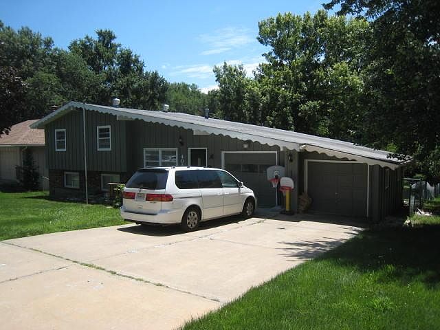 1st image of 401 E 90th Ter