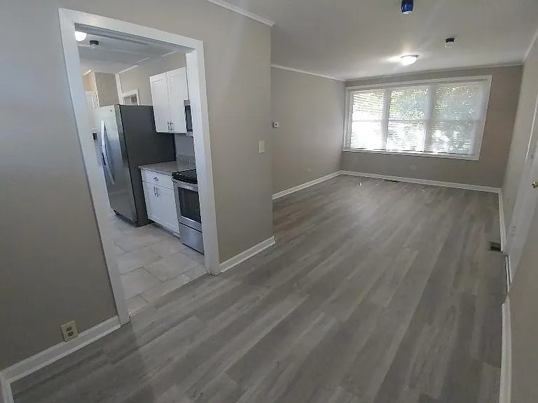 109 W Gettysburg Ave — Photo 2