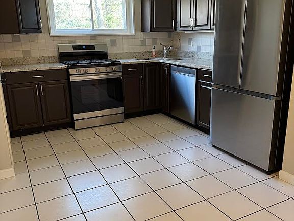 5th image of 304 Frieda Ave