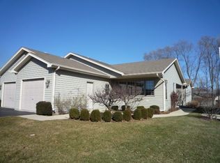 63 Silver Trl, North Aurora, IL 60542