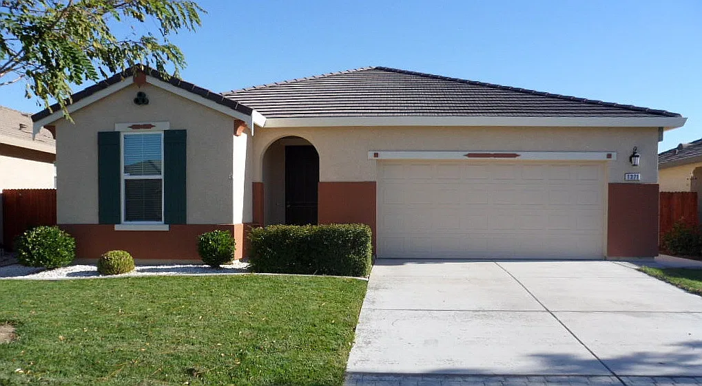 3 bed, 1651 sqft, $2,899 — Photo 1