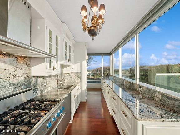 3rd image of 9715 Woods Dr Unit 1902