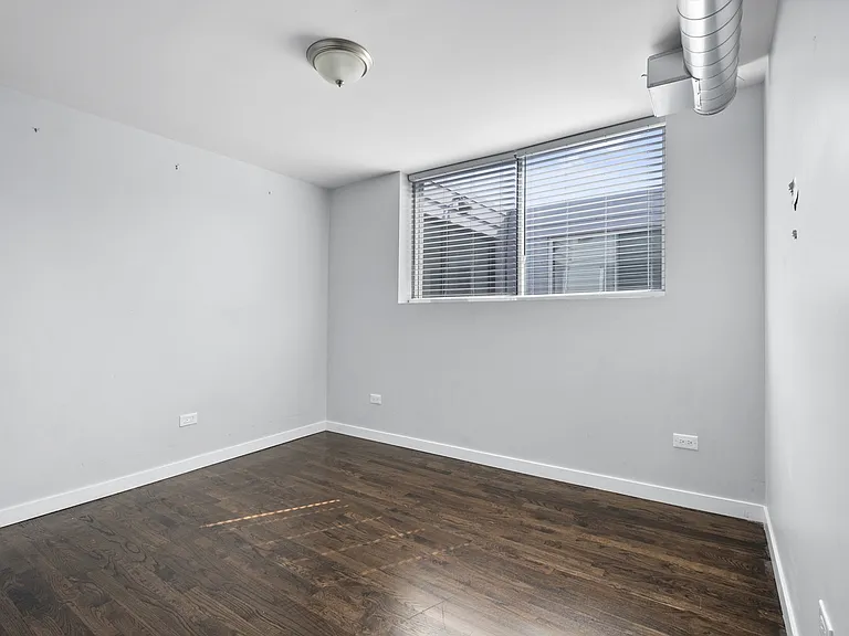 2945 W Peterson Ave #204 — Photo 8