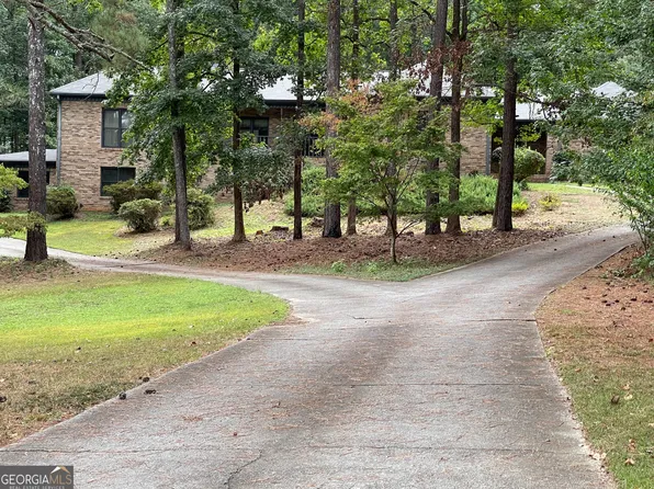 1935 Lamp Post Ln, Lawrenceville, GA 30043