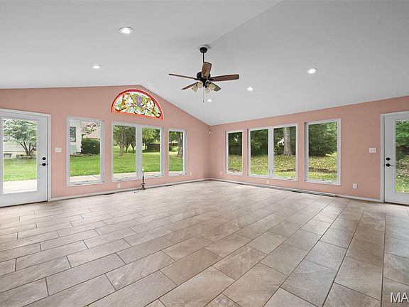 4th image of 216 Victory Ln