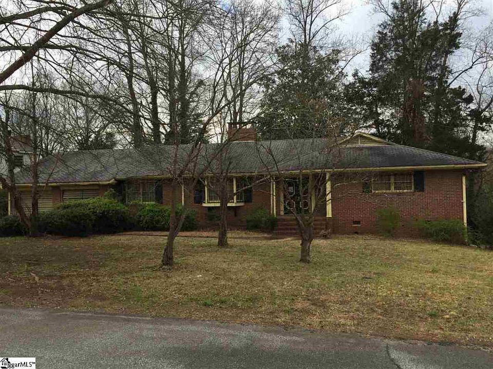 1st image of 131 Cashmere Dr