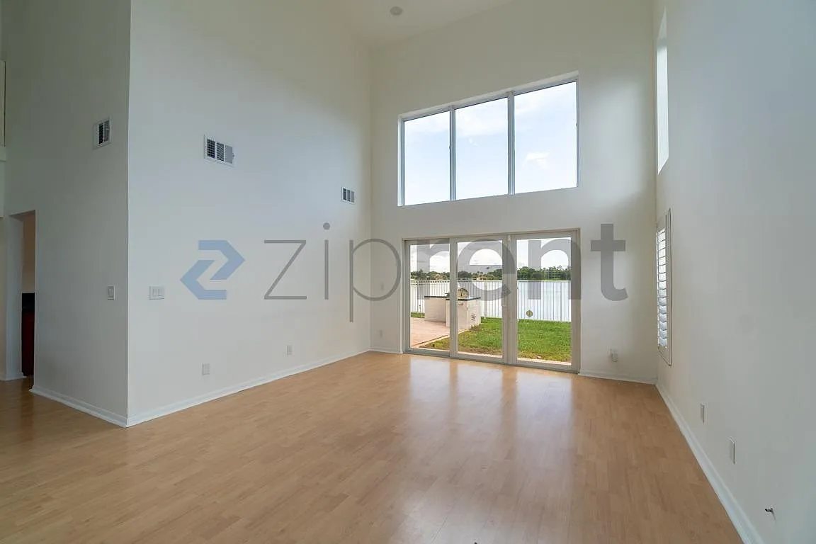 3 bed, 2.5 bath, 5192 sqft, $4,250 — Photo 1