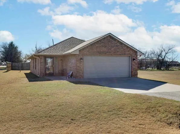 314 5th St, Elgin, OK 73538